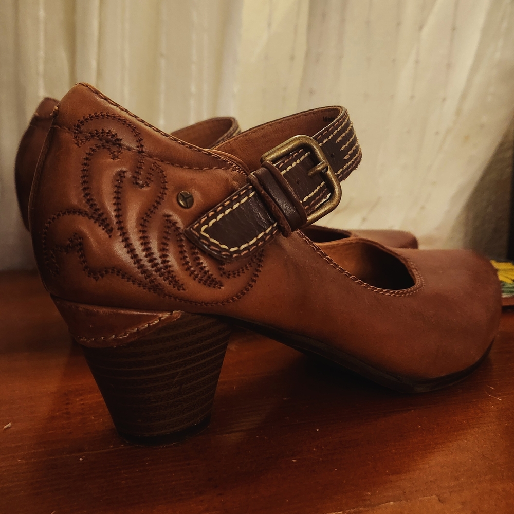 Brown Leather Pikolinos Pumps